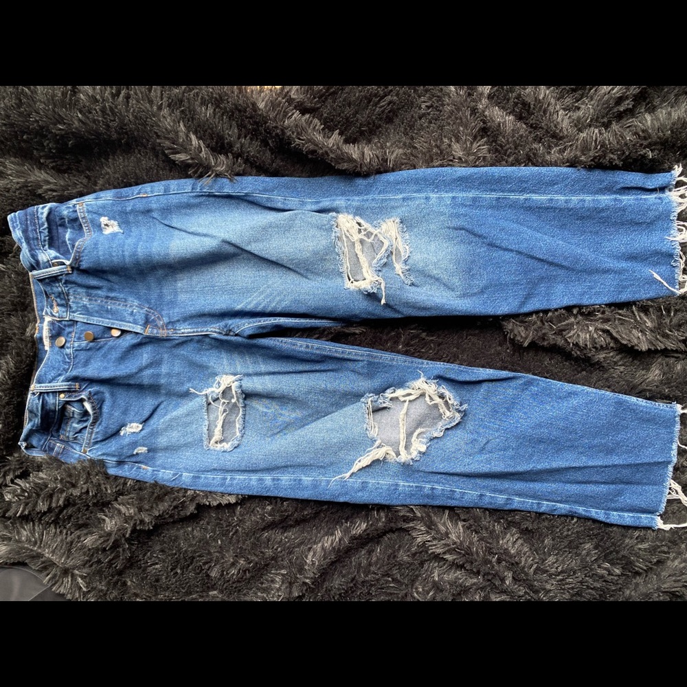 Distressed boyfriend jean